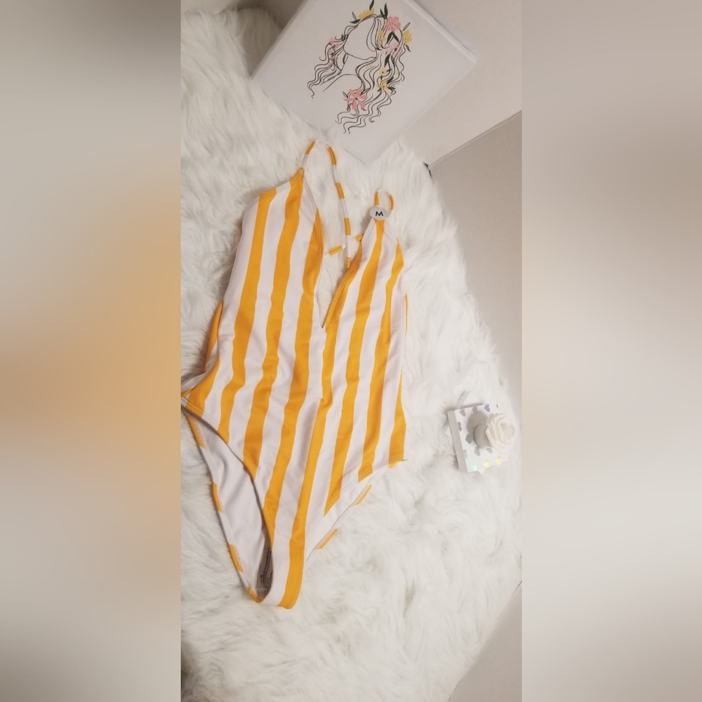 This is a cute one pieace swimwear